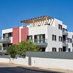 Legacy & Al - No Groups Apartamento